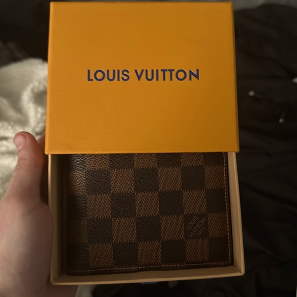 Louis Vuitton wallet - Picture 1 of 2